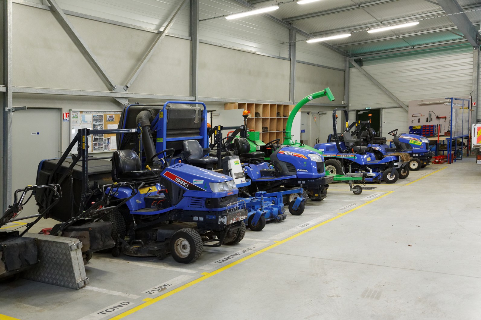 hangar-entreprise-adaptee-1